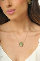 Conjunto com design floral verde