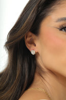 Brinco coração com detalhes em zircônia