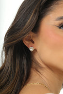 Brinco coração com detalhes em zircônia