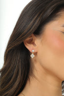 Brinco com duplos pingentes em forma de trevo