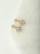 Brinco com duplos pingentes em forma de trevo