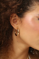 Brinco argola grossa detalhada