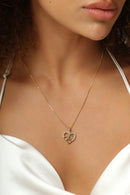 Colar coração cravejado com corações vazados dentro