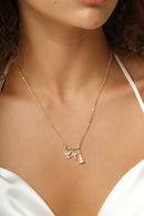 Colar plaquinha “paz/fé/amor” com pingentes Espírito Santo, cruz e nossa senhora cravejados